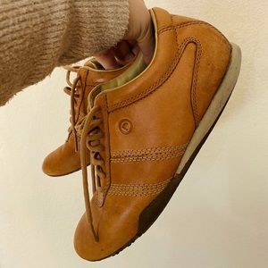 Vintage brown camel cognac leather sneakers shoes